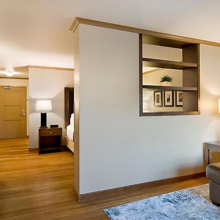 Clubhouse Hotel And Suites Пиер Екстериор снимка
