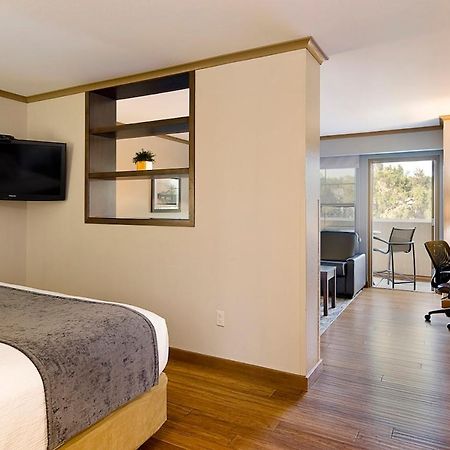 Clubhouse Hotel And Suites Пиер Екстериор снимка