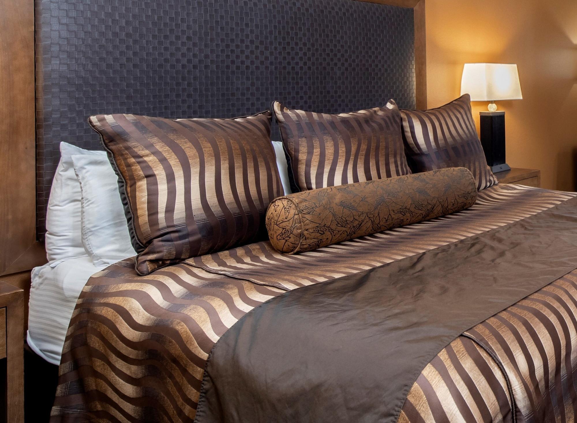 Clubhouse Hotel And Suites Пиер Екстериор снимка