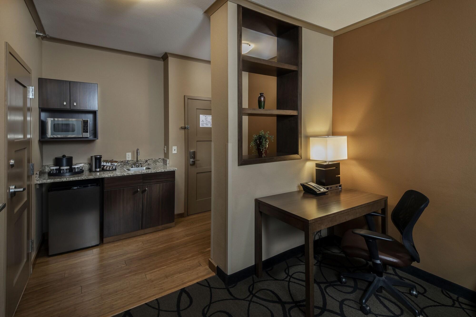Clubhouse Hotel And Suites Пиер Екстериор снимка