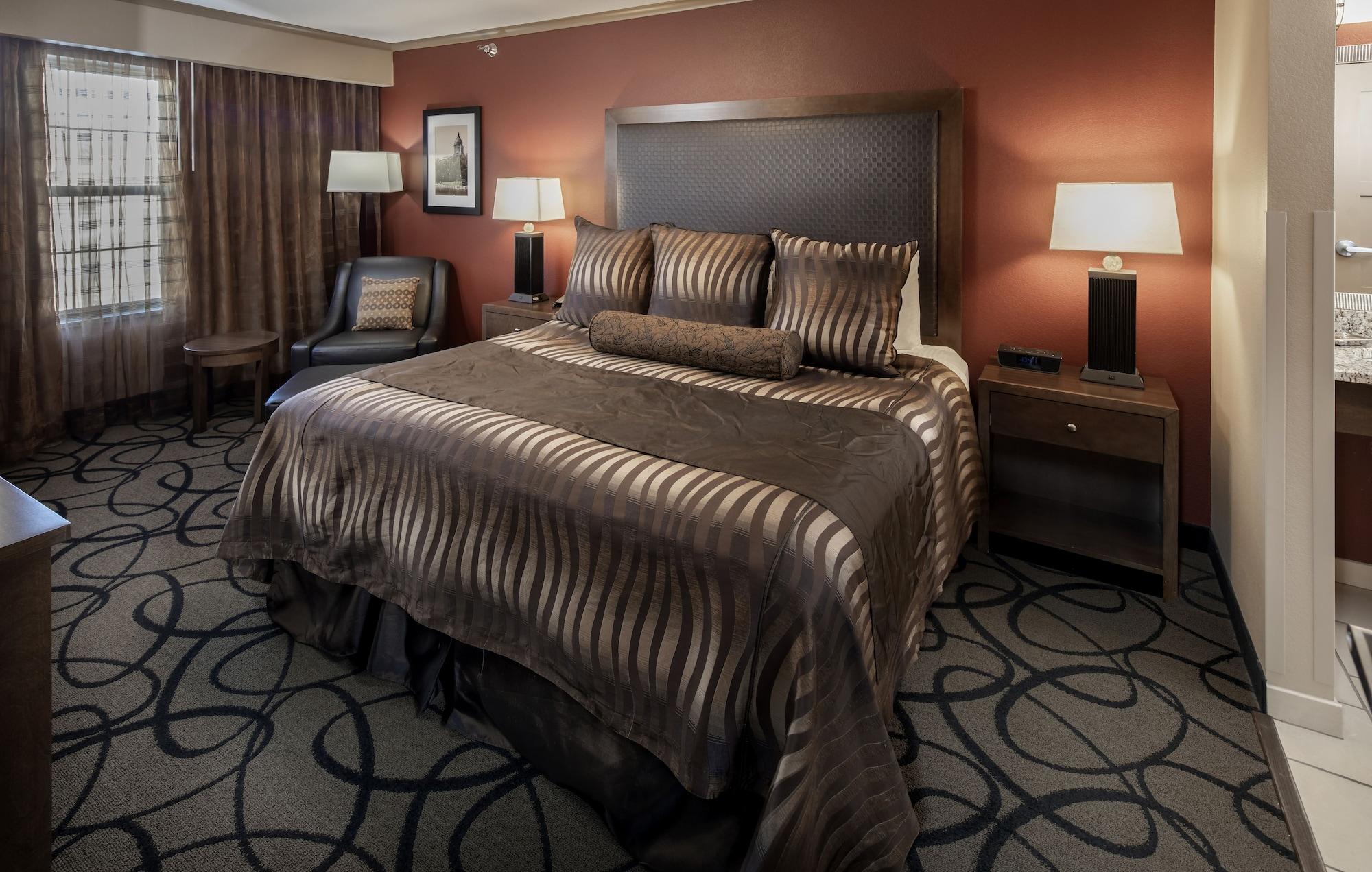 Clubhouse Hotel And Suites Пиер Екстериор снимка