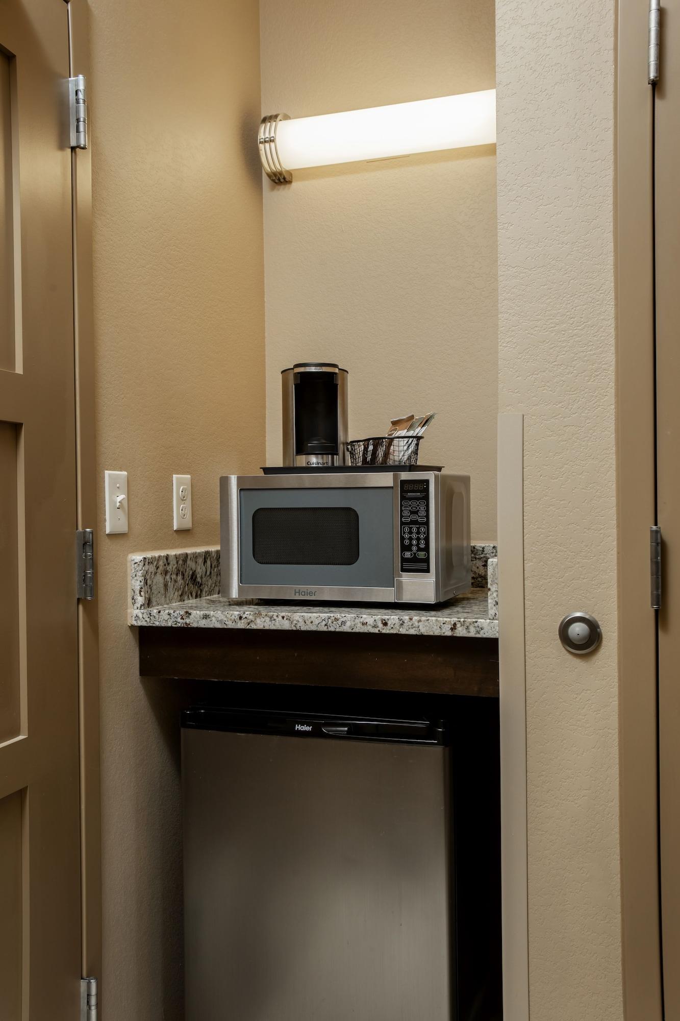 Clubhouse Hotel And Suites Пиер Екстериор снимка