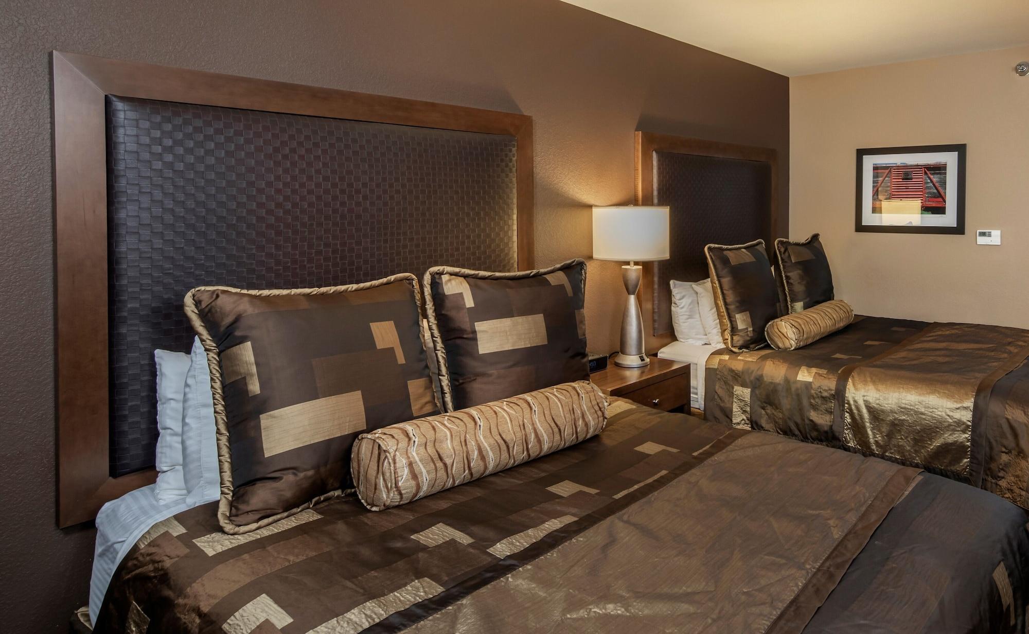 Clubhouse Hotel And Suites Пиер Екстериор снимка