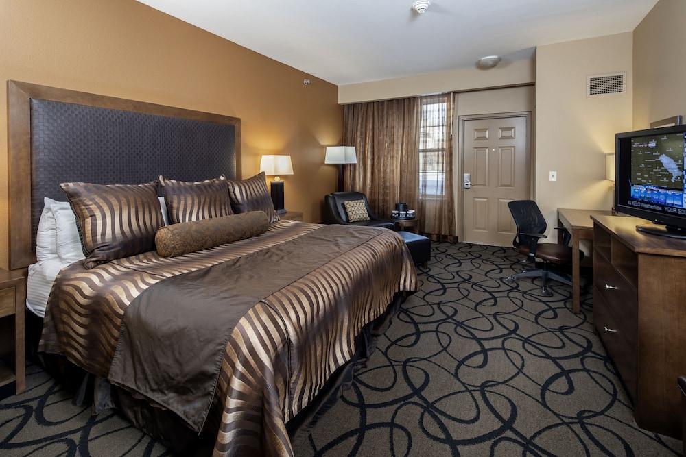 Clubhouse Hotel And Suites Пиер Екстериор снимка