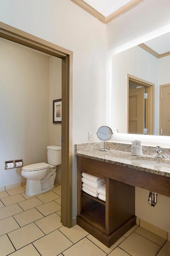 Clubhouse Hotel And Suites Пиер Екстериор снимка