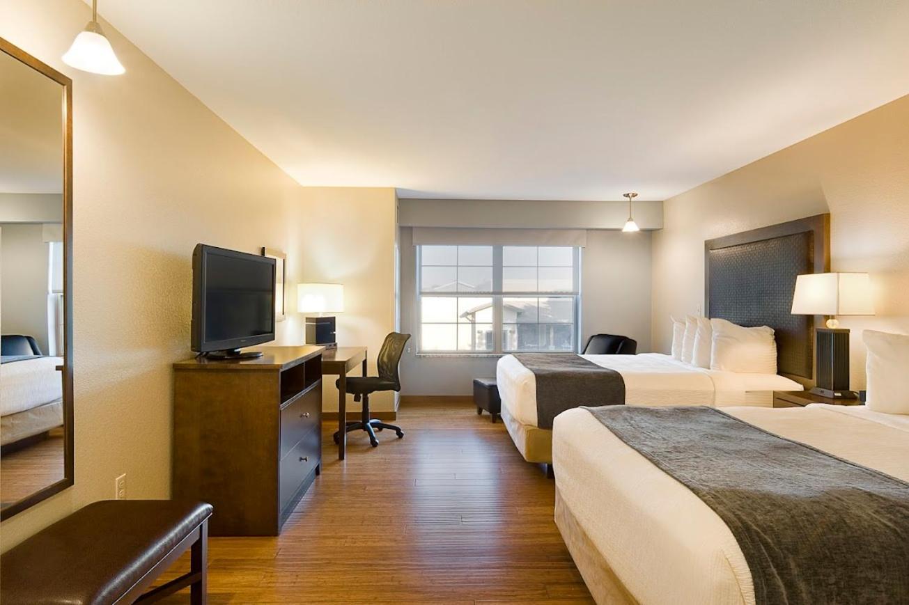 Clubhouse Hotel And Suites Пиер Екстериор снимка