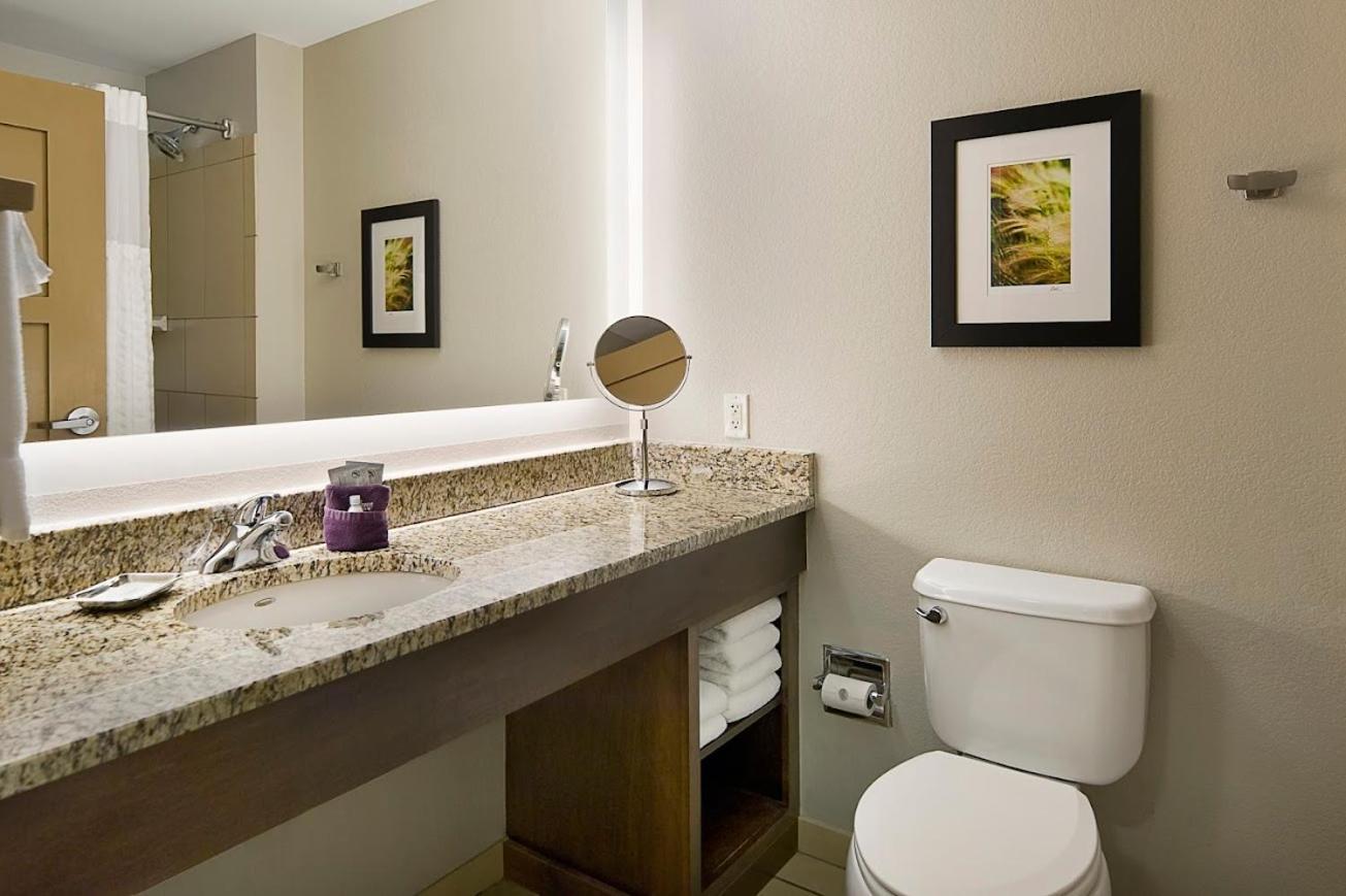 Clubhouse Hotel And Suites Пиер Екстериор снимка
