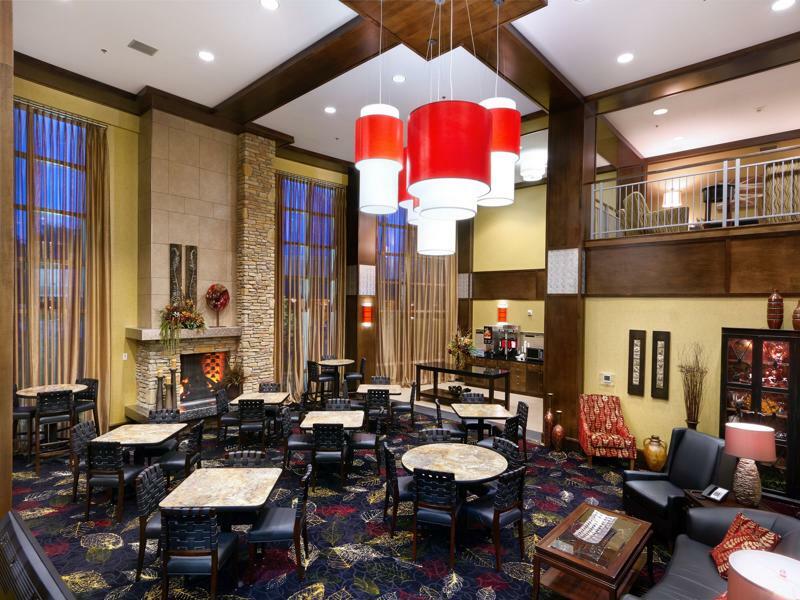 Clubhouse Hotel And Suites Пиер Екстериор снимка