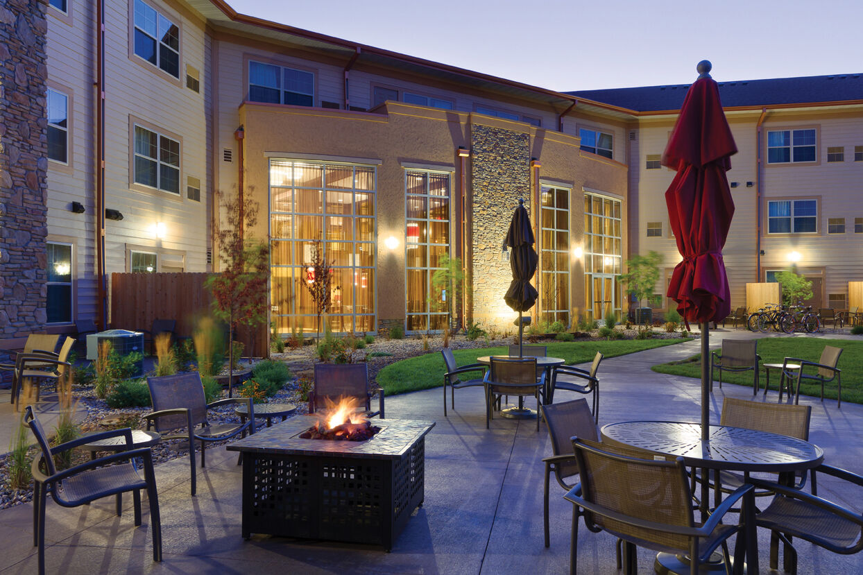 Clubhouse Hotel And Suites Пиер Ресторант снимка